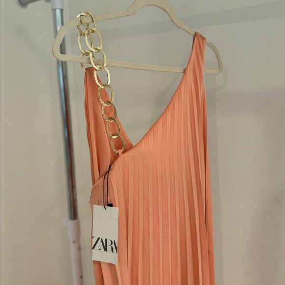 NWT ZARA PEACH PLEATED MAXI DRESS WITH GOLD STRAP DETAIL - Picture 3 of 7